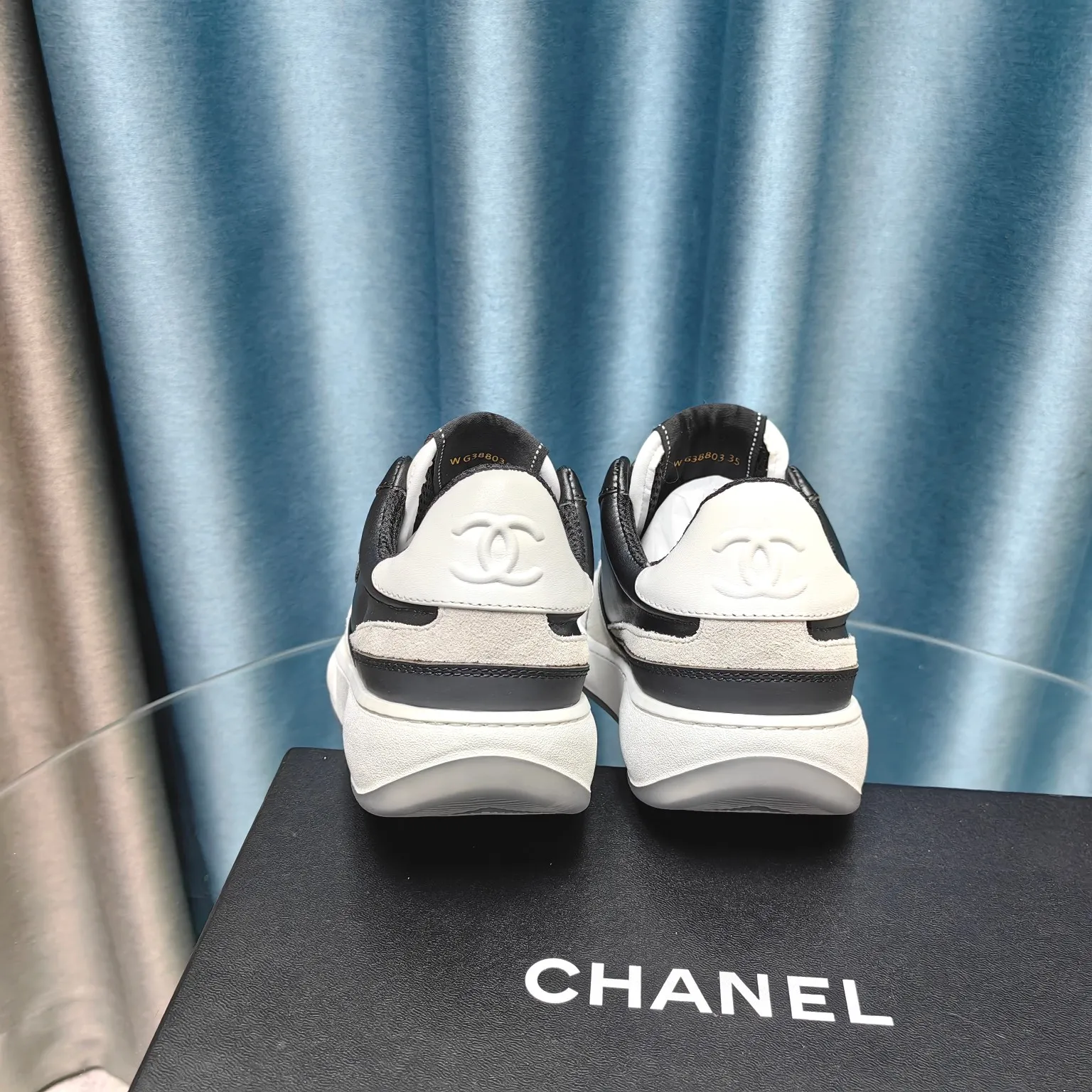 👟👟Ex-factory price 540👟👟 Men's size +10 Chanel Chanel - 2023 counter top casual sports shoes This classic design; the upper is electro-embroidered with a variety of techniques; the outsole is fashionable and sporty; it is unusual to incorporate a variety of color matching elements... The diversified mix and match is very beautiful and versatile, casual, fashionable, sports and outdoor can be taken into account. The counter boutique package is full set for women 35-40 and men 39-45 (Customized size 44.45)